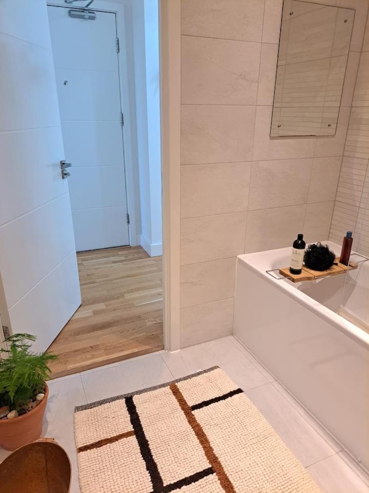 Cozy Double Room With Large En Suite Near Canary Wharf London With Amazing Views In A Shared Apartment Екстер'єр фото