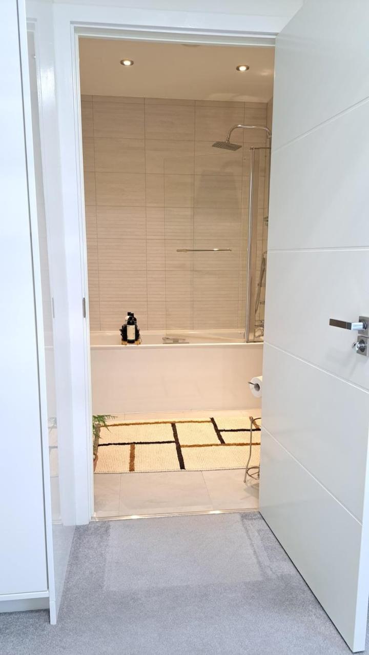 Cozy Double Room With Large En Suite Near Canary Wharf London With Amazing Views In A Shared Apartment Екстер'єр фото